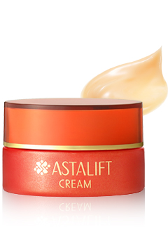 ASTALIFT CREAM. Anti aging treatment for dry skin. By FUJIFILM utilizing nanotechnology.