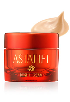 ASTALIFT NIGHT CREAM. Anti aging treatment for dry skin. By FUJIFILM utilizing nanotechnology.