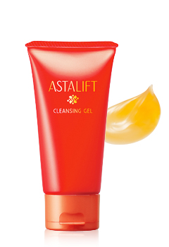 ASTALIFT CLEANSING GEL. Anti aging treatment for dry skin. By FUJIFILM utilizing nanotechnology.