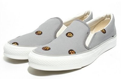 A BATHING APE (BAPE) MILO EMBROIDERY SLIPOFF GRAY. [New 2011]