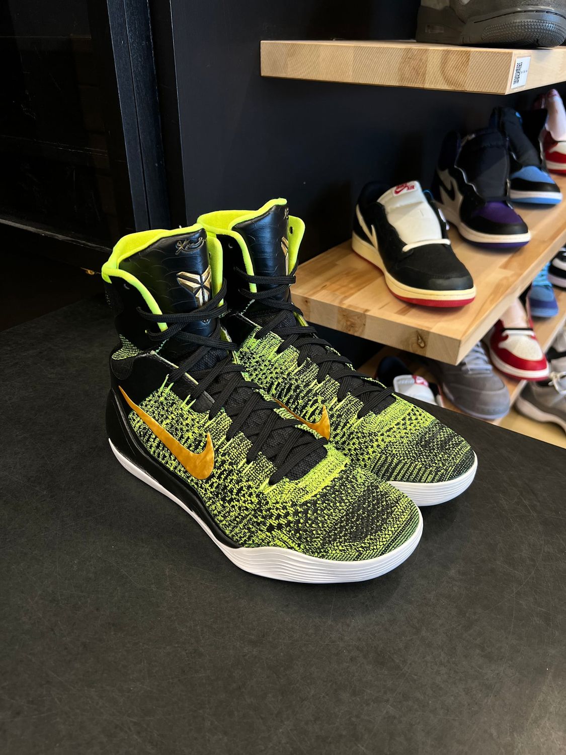 Nike Kobe 9 Elite Victory Restored Size 8.5, PREOWNED