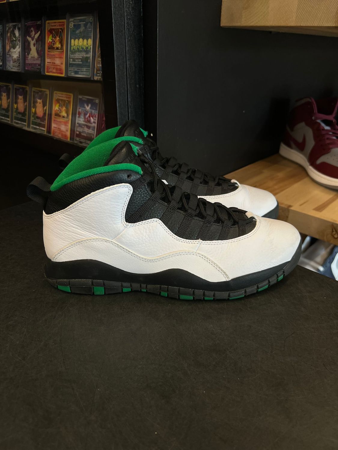 Jordan 10 Retro Seattle Size 10.5, PREOWNED