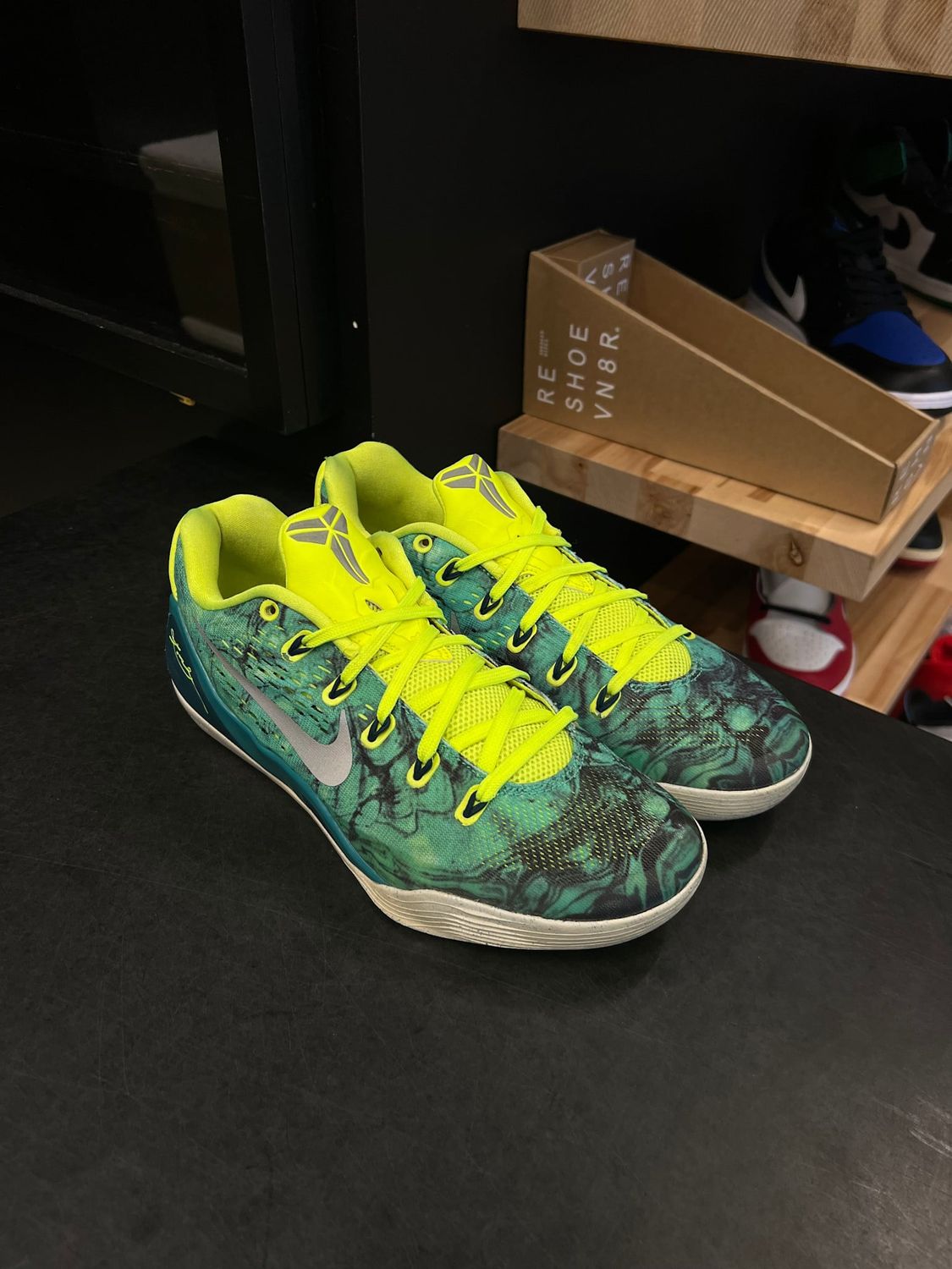Nike Kobe 9 EM Low Easter Size 8.5, PREOWNED*