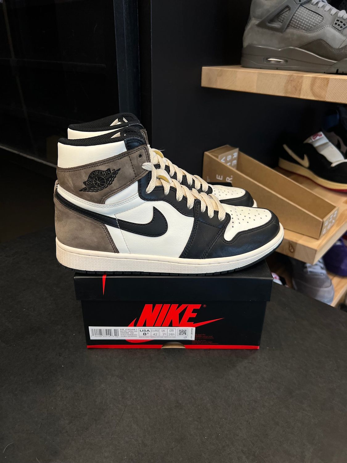Jordan 1 Retro High Dark Mocha Size 8.5, PREOWNED