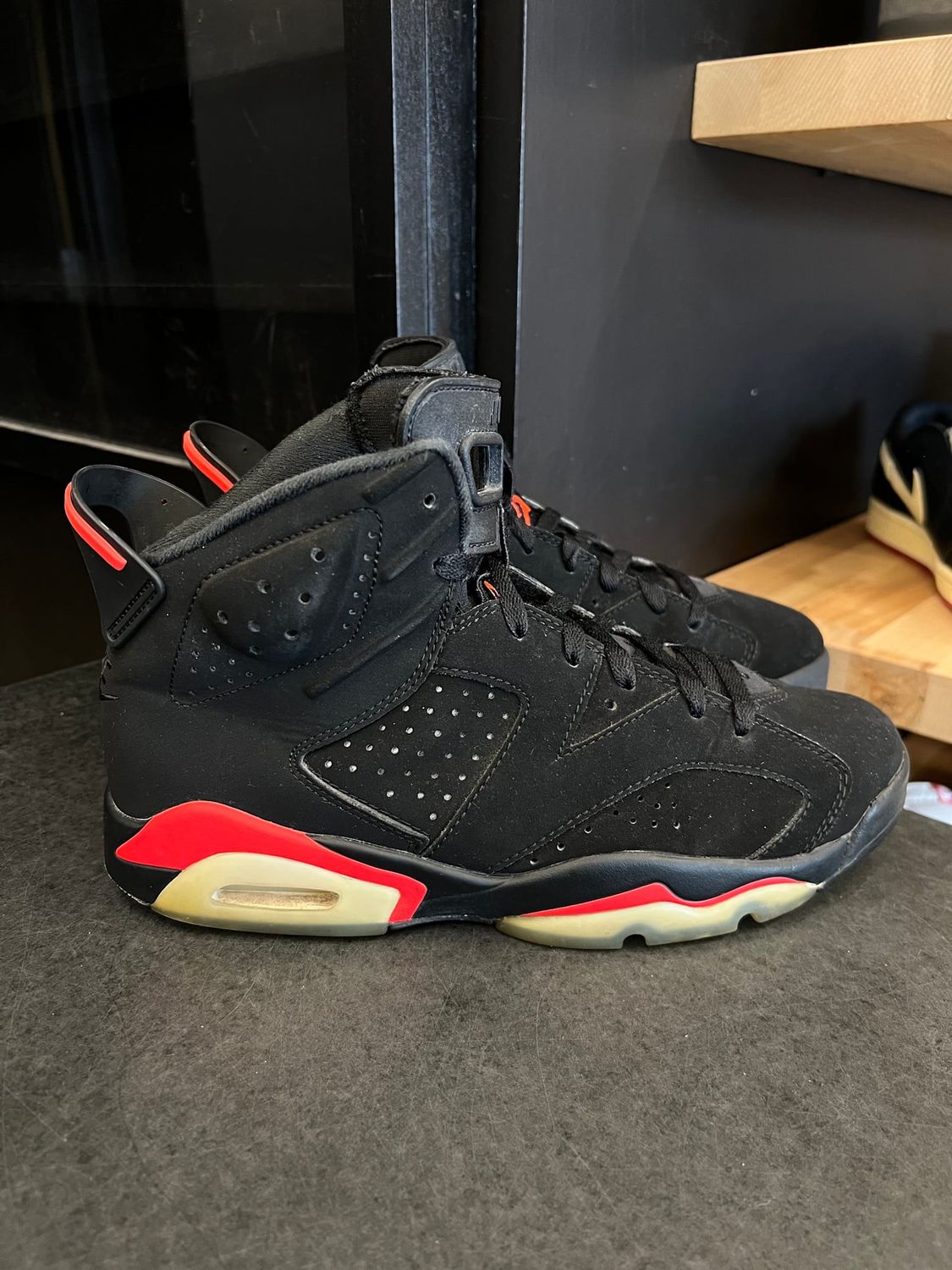 Jordan 6 Retro Black Infrared (2019) Size 8.5, PREOWNED*