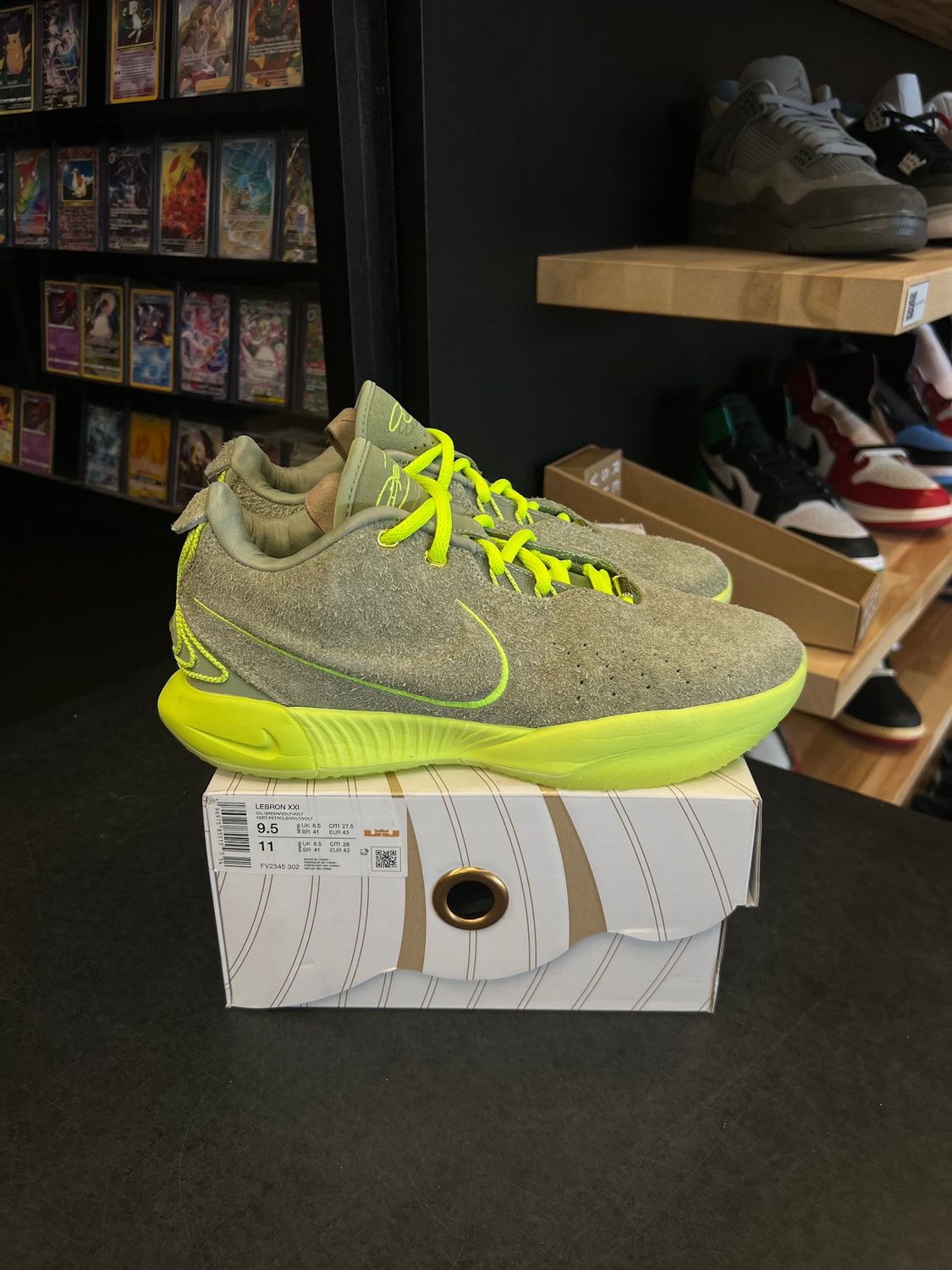 Nike LeBron 21 Algae Size 9.5, PREOWNED*
