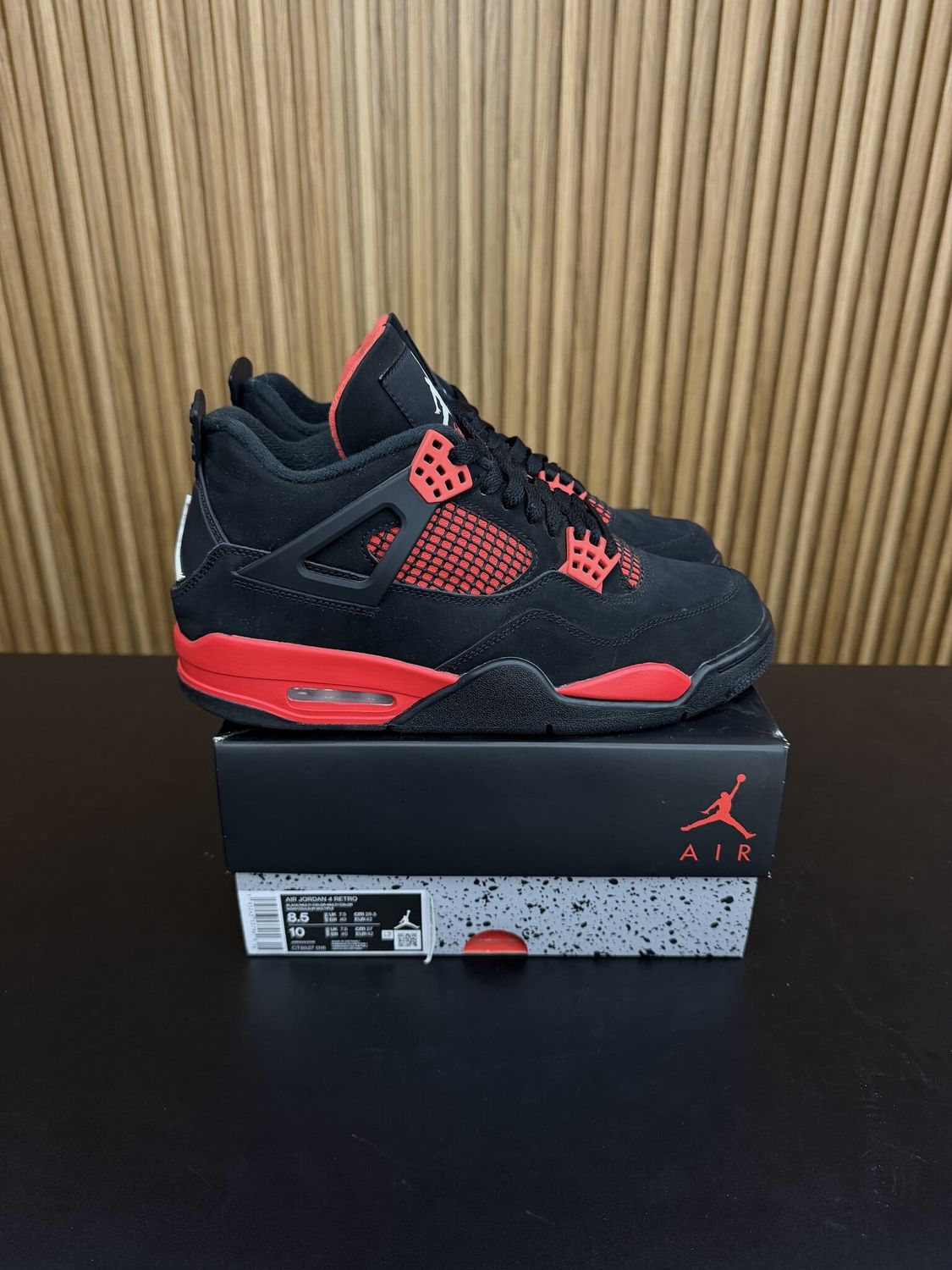 Jordan 4 Retro Red Thunder (2023) Size 8.5, PREOWNED