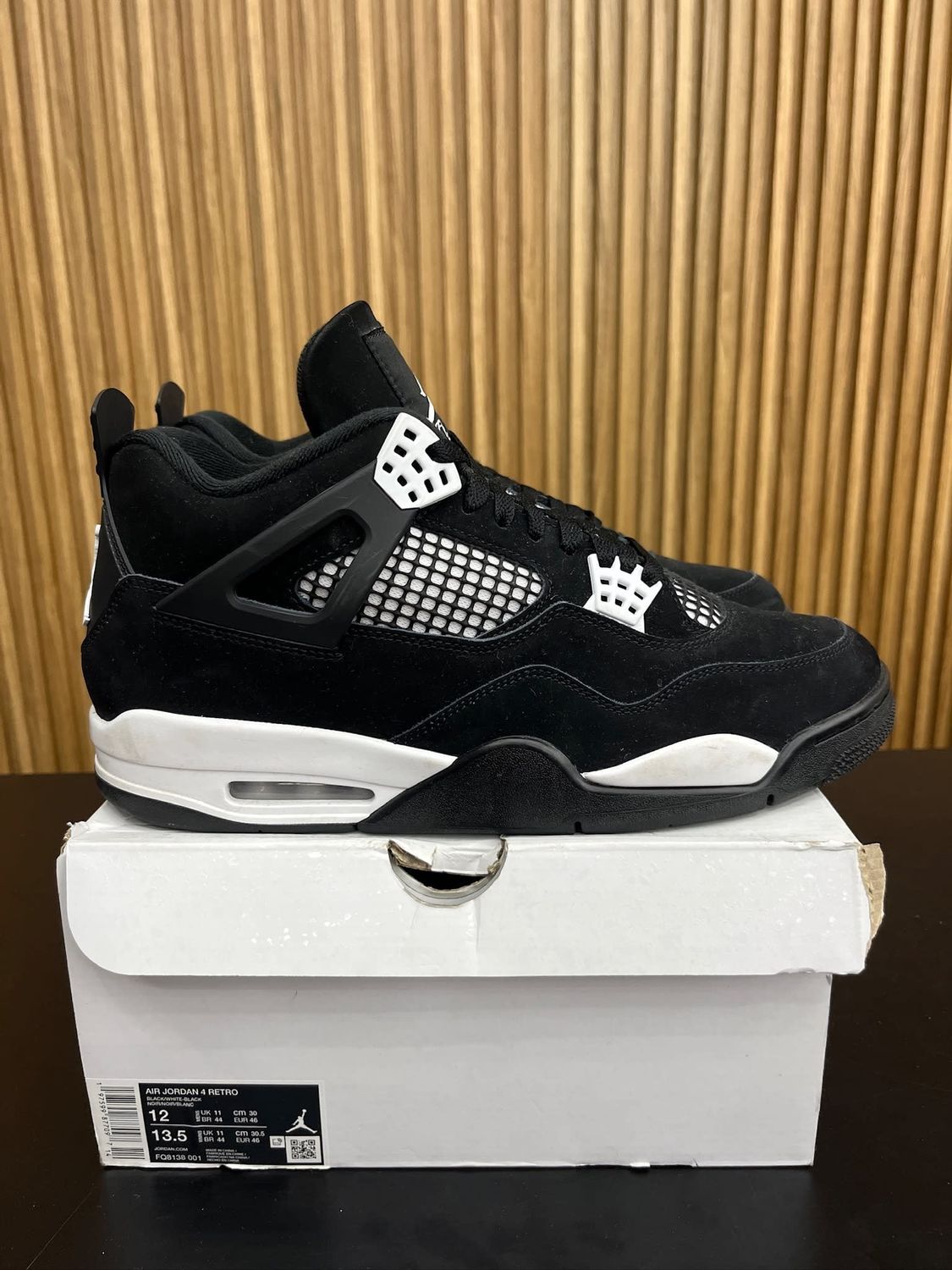 Jordan 4 Retro White Thunder Size 12, PREOWNED