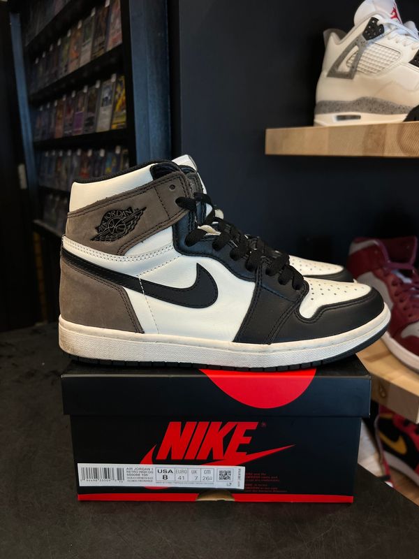Jordan 1 Retro High Dark Mocha Size 8, PREOWNED*