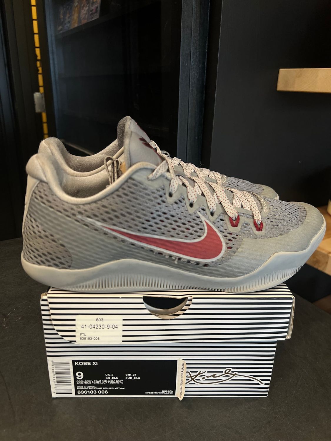 Nike Kobe 11 Lower Merion Size 9, PREOWNED*