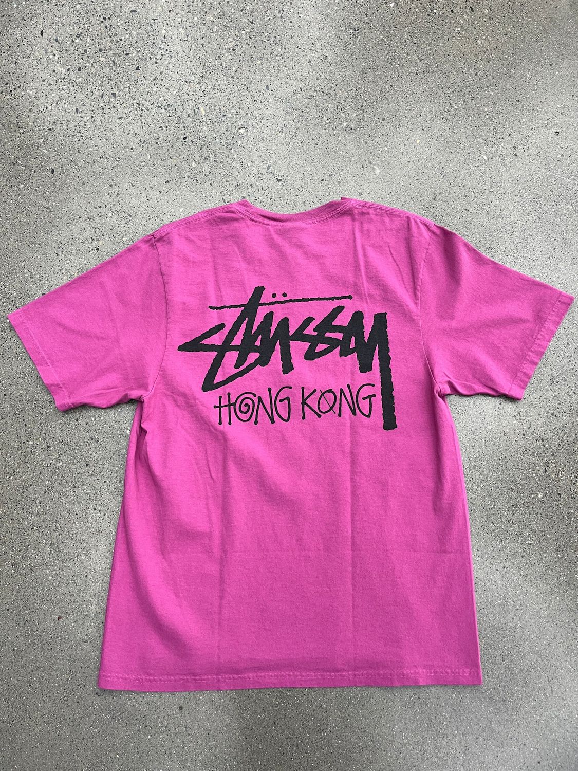 Stussy Chapter Tee Hong Kong Berry Size Medium, DS BRAND NEW