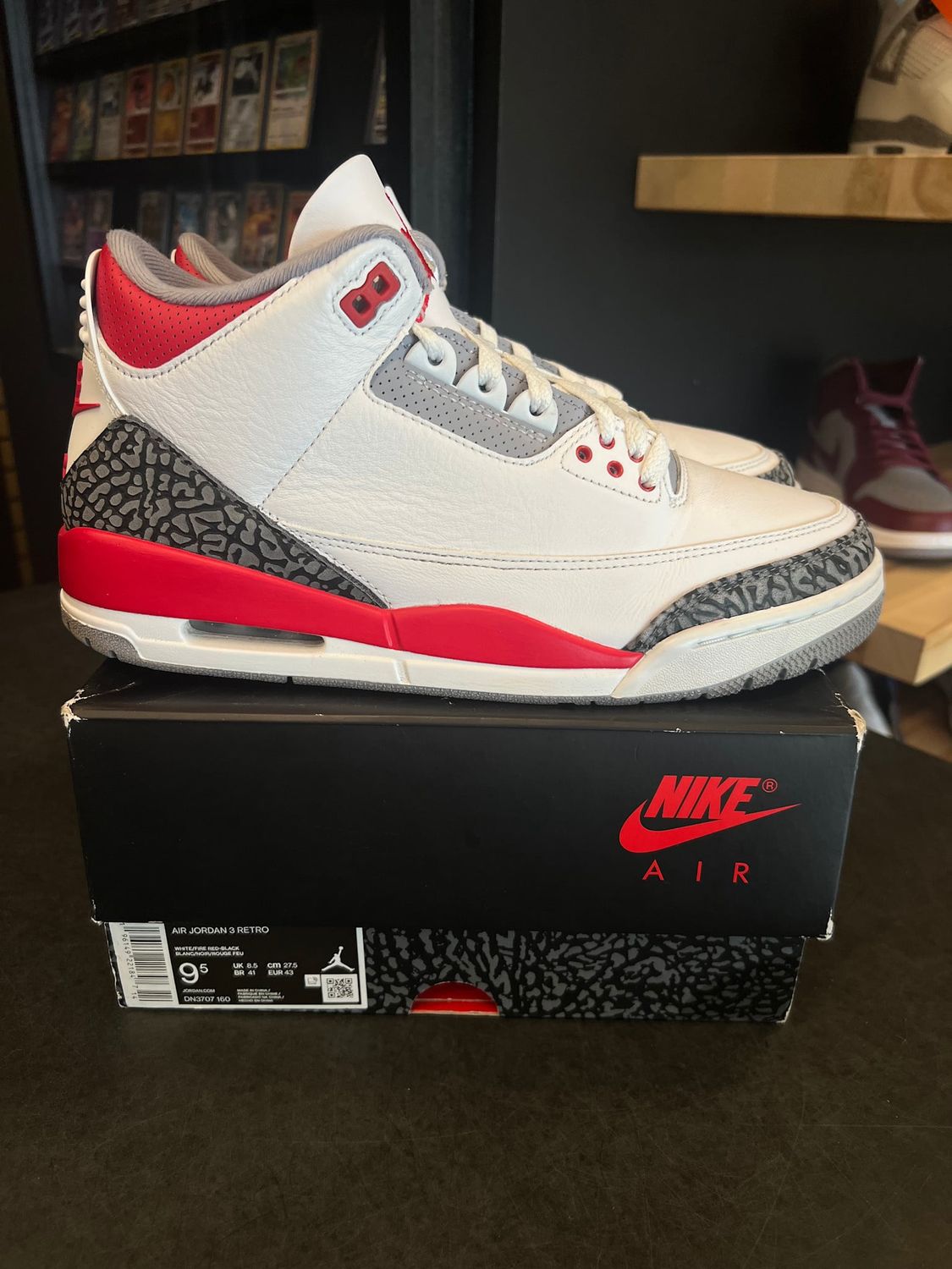 Jordan 3 Retro Fire Red (2022) Size 9.5, PREOWNED*