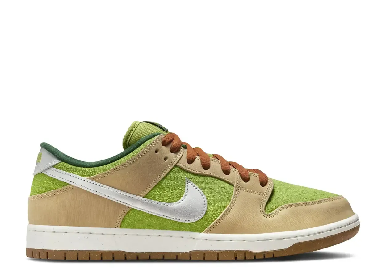 Nike SB Dunk Low Escargot Size 9, DS BRAND NEW*