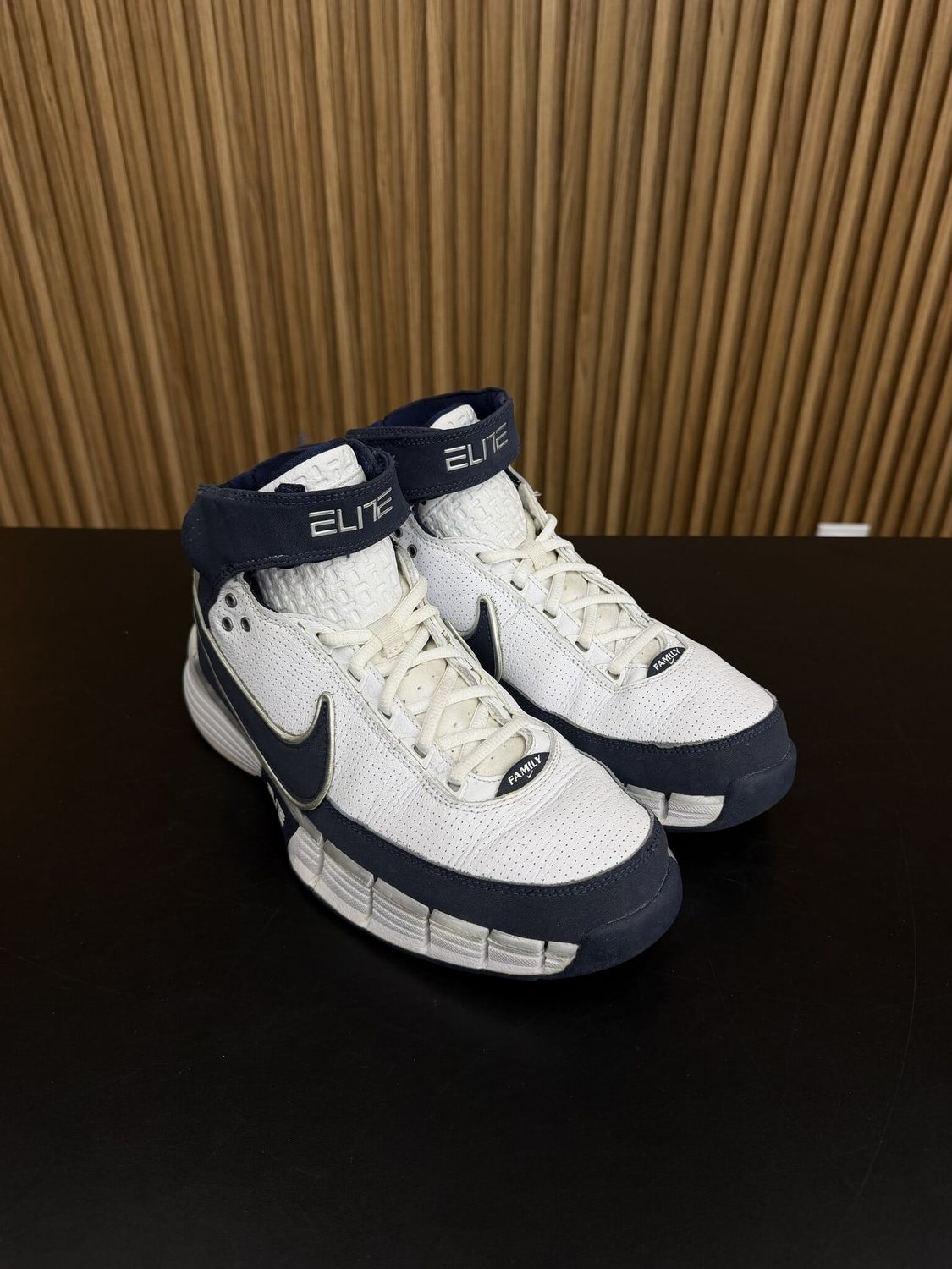 Nike Air Huarache Elite II Family White Navy Size 9, PREOWNED