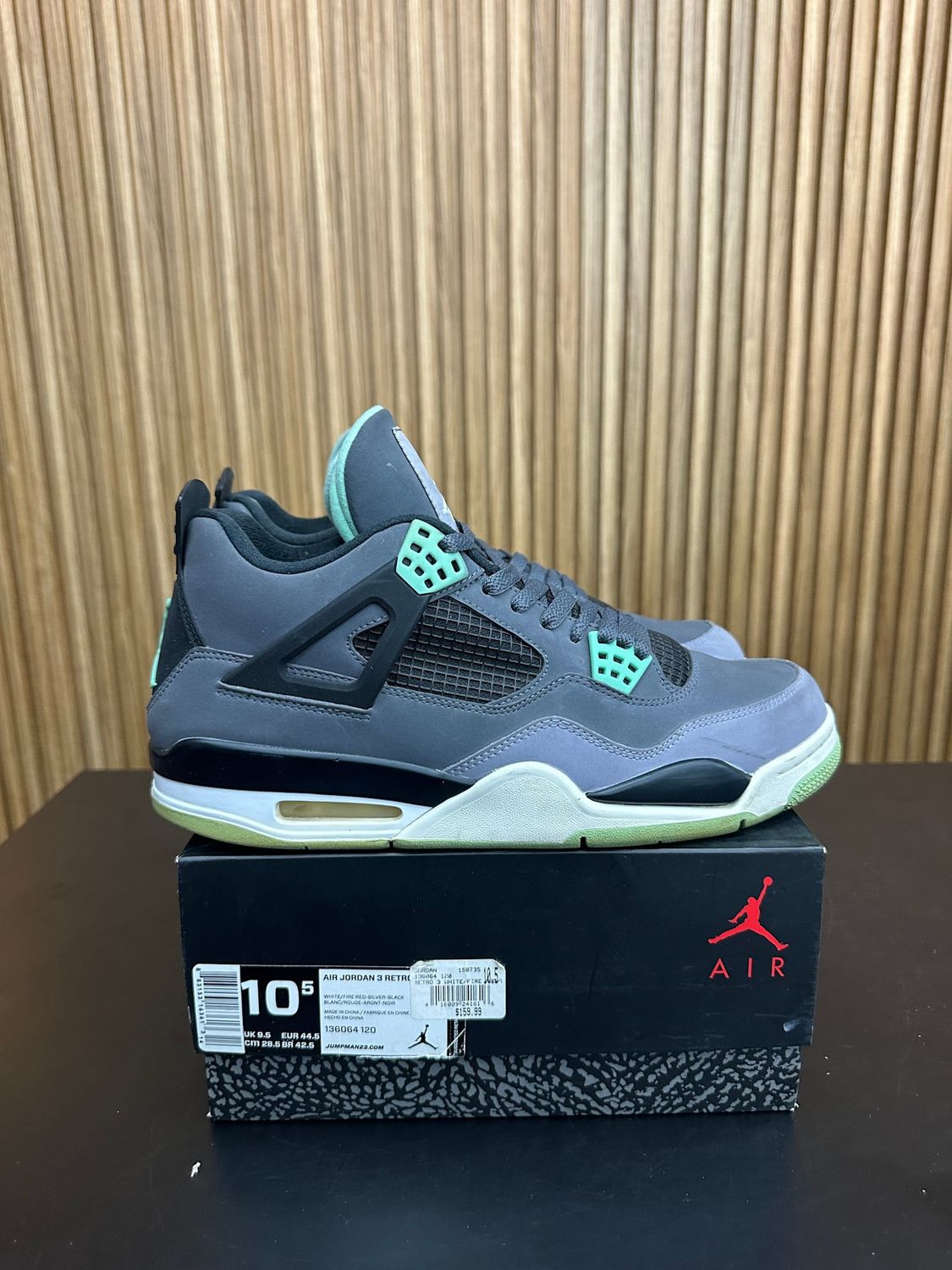 Jordan 4 Retro Green Glow Size 11, PREOWNED REP BOX*