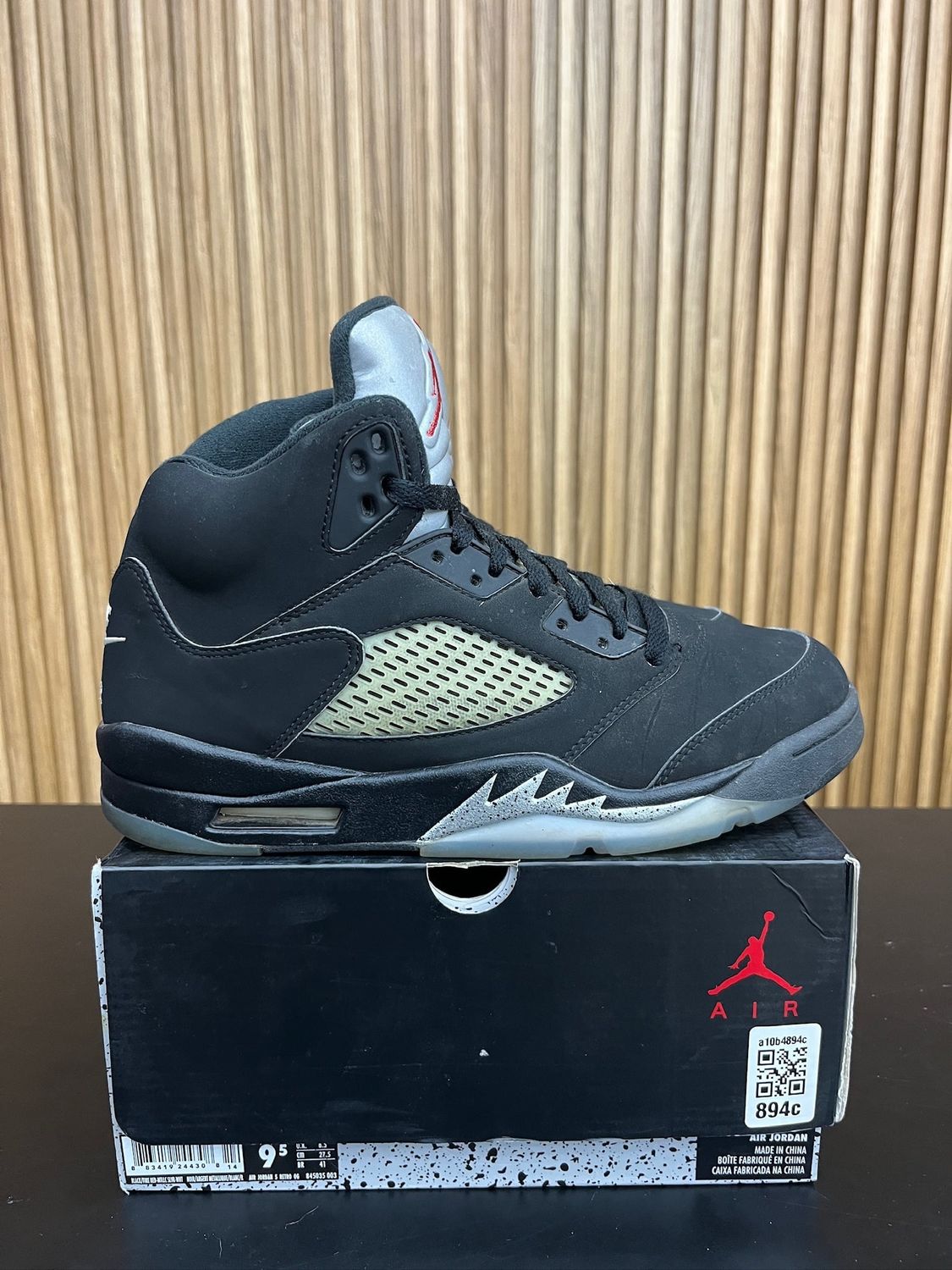 Jordan 5 Retro Black Metallic (2016) Size 9.5, PREOWNED*