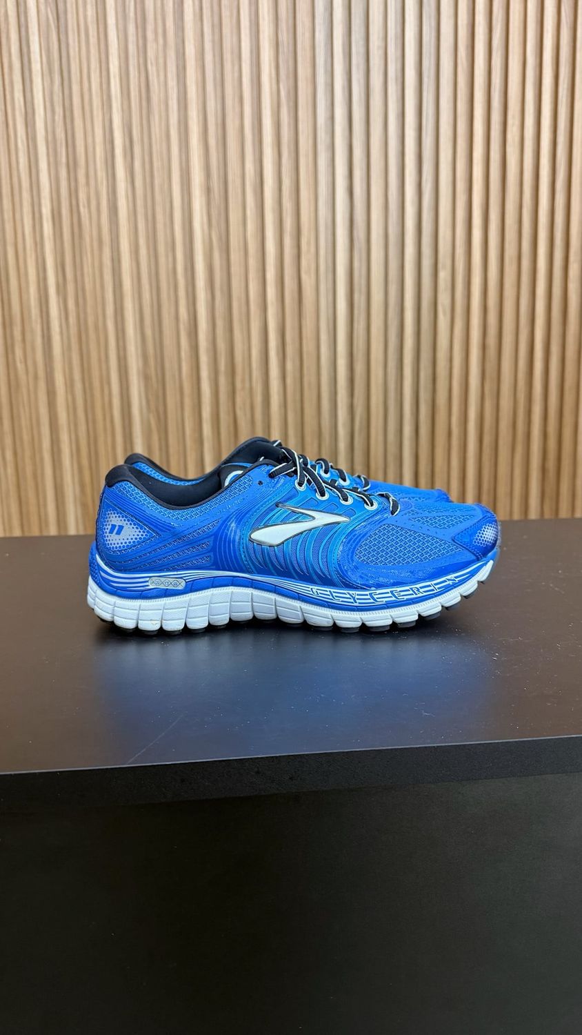 Brooks 11 Blue/Black/White Size 8.5, PREOWNED NO BOX NO INSOLES