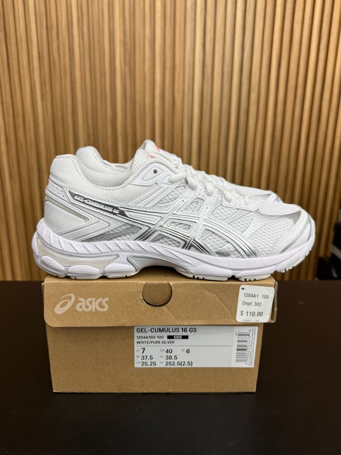 ASICS Gel-Cumulus 16 White Pure Silver (GS) Size 7Y, PREOWNED*
