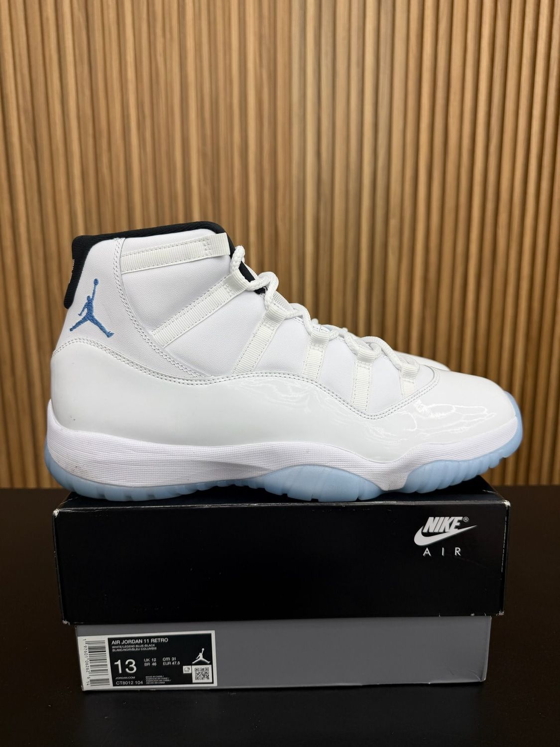 Jordan 11 Retro Legend Blue (2024) Size 13, PREOWNED