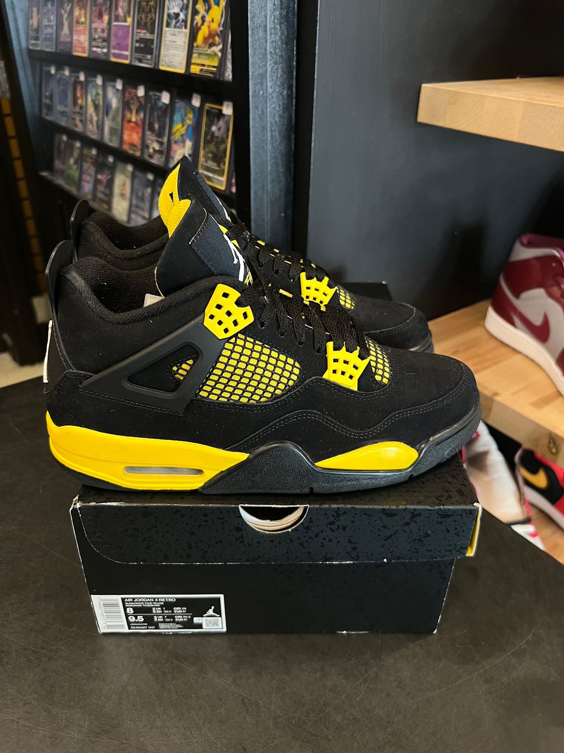 Jordan 4 Retro Thunder (2023) Size 8, PREOWNED*