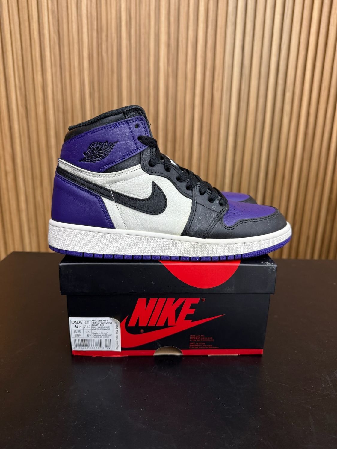 Jordan 1 Retro High Court Purple (GS) Size 6, PREOWNED*