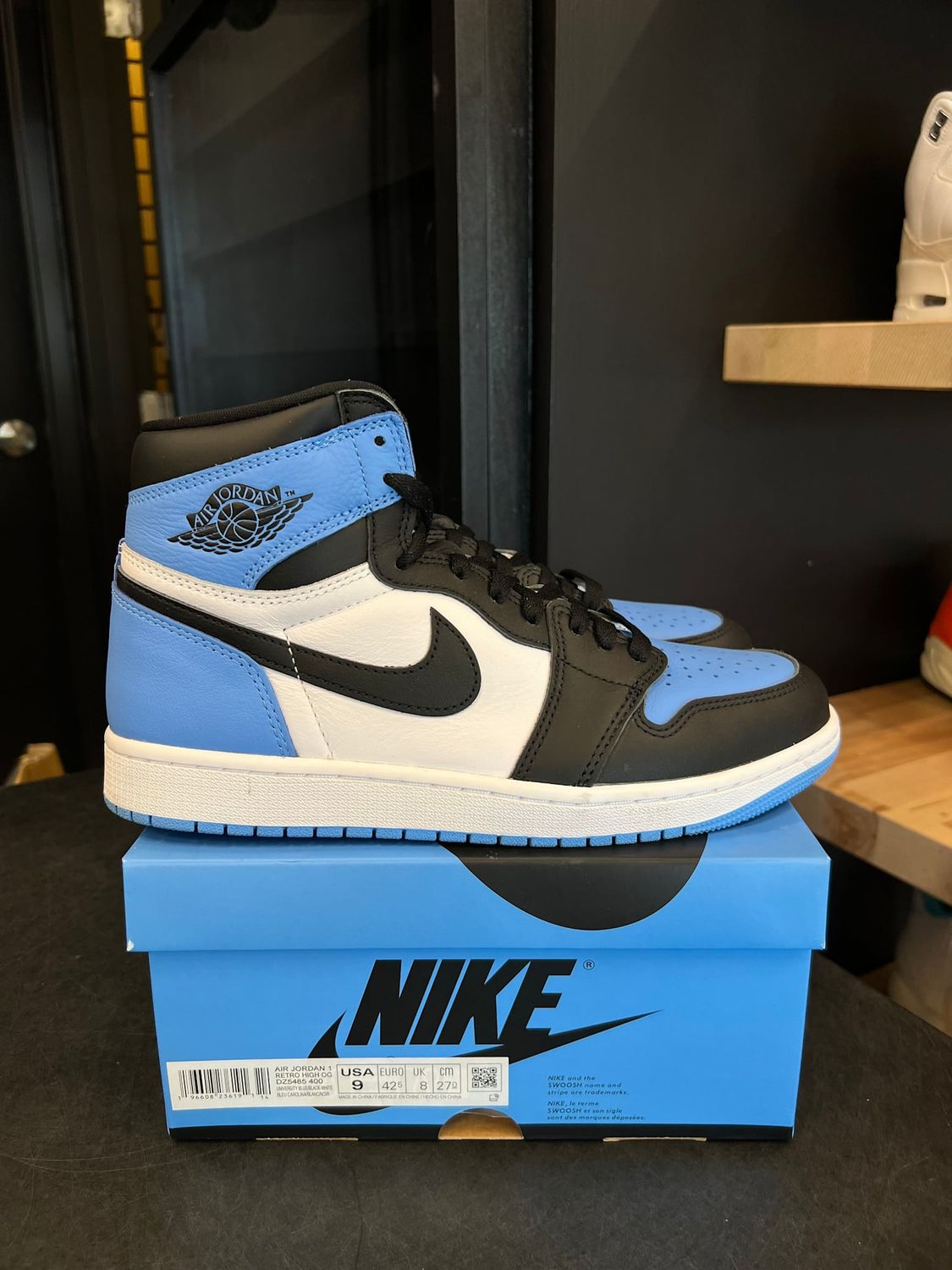 Jordan 1 Retro High OG UNC Toe Size 9, PREOWNED*