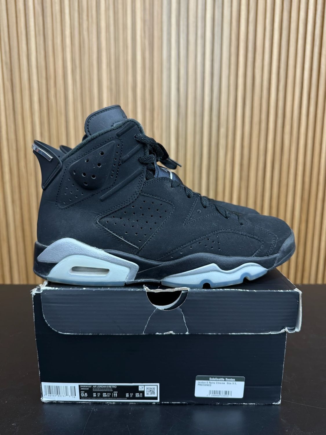 Jordan 6 Retro Chrome  Size 9.5, PREOWNED