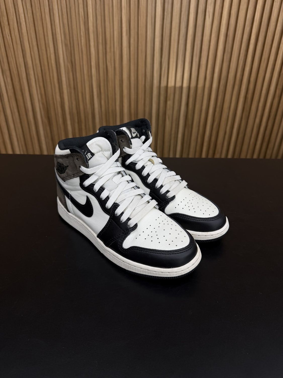 Jordan 1 Retro High Dark Mocha (GS) Size 5, PREOWNED*