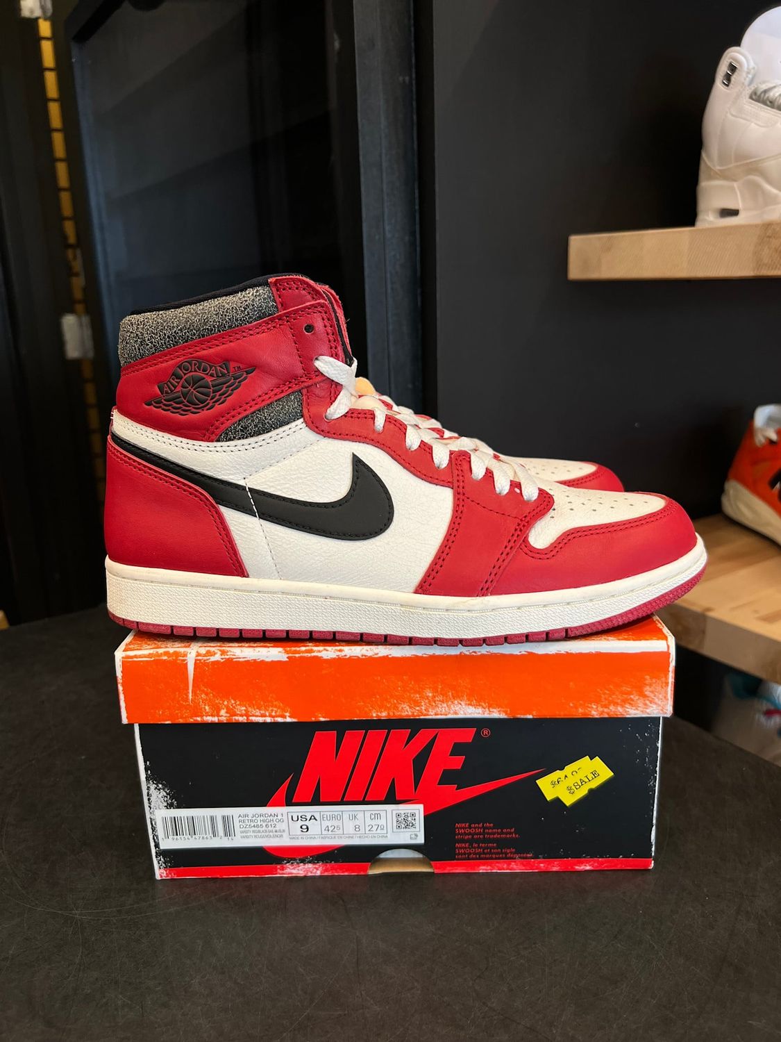 Jordan 1 Retro High OG Chicago Lost and Found Size 9, PREOWNED*