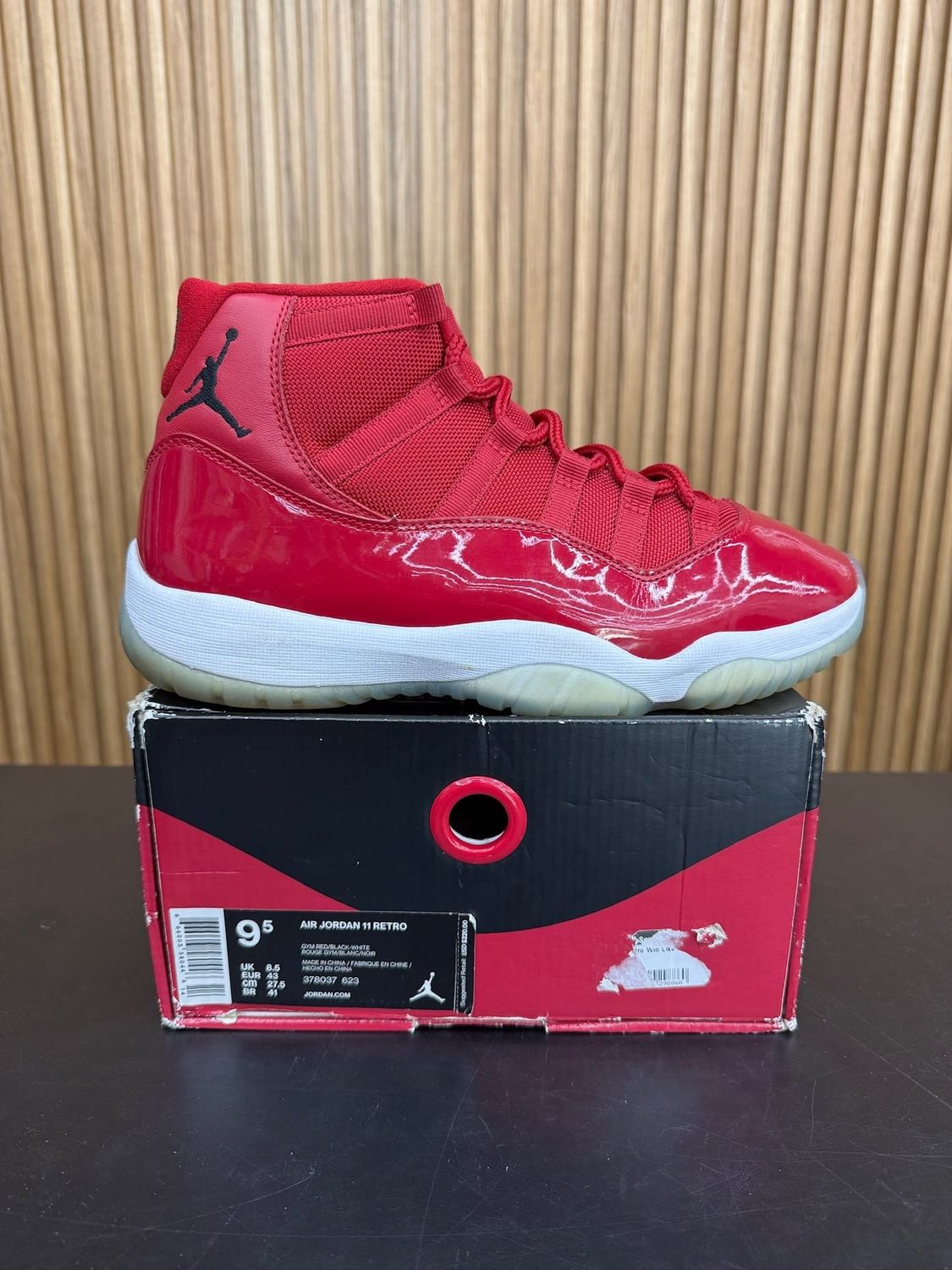 Jordan 11 Retro Win Like 96 Size 9.5, PREOWNED*