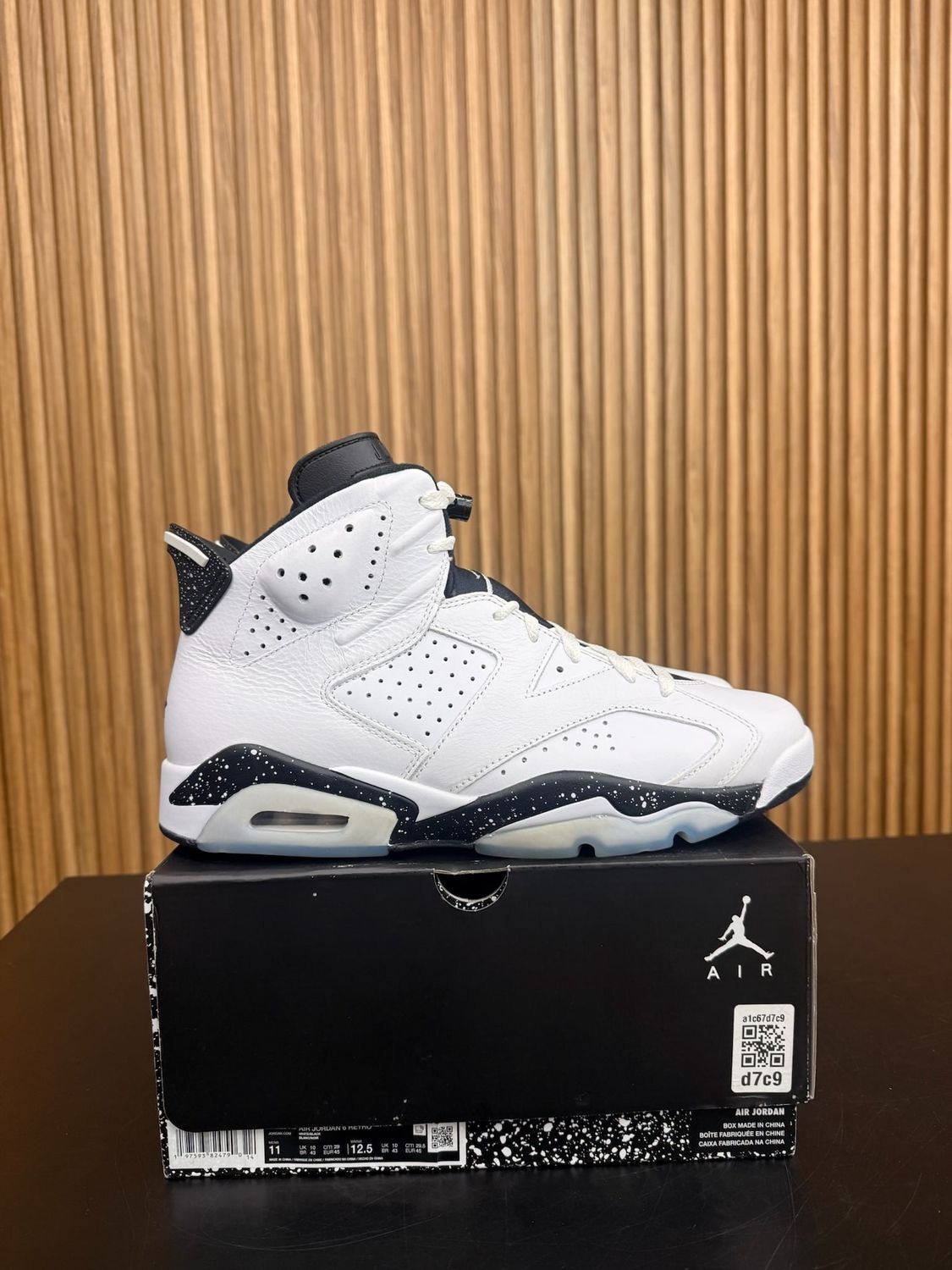 Jordan 6 Retro Reverse Oreo Size 11, PREOWNED TRIED ON*
