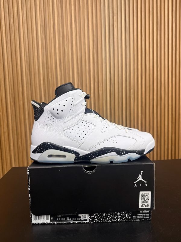 Jordan 6 Retro Reverse Oreo Size 11, PREOWNED TRIED ON*