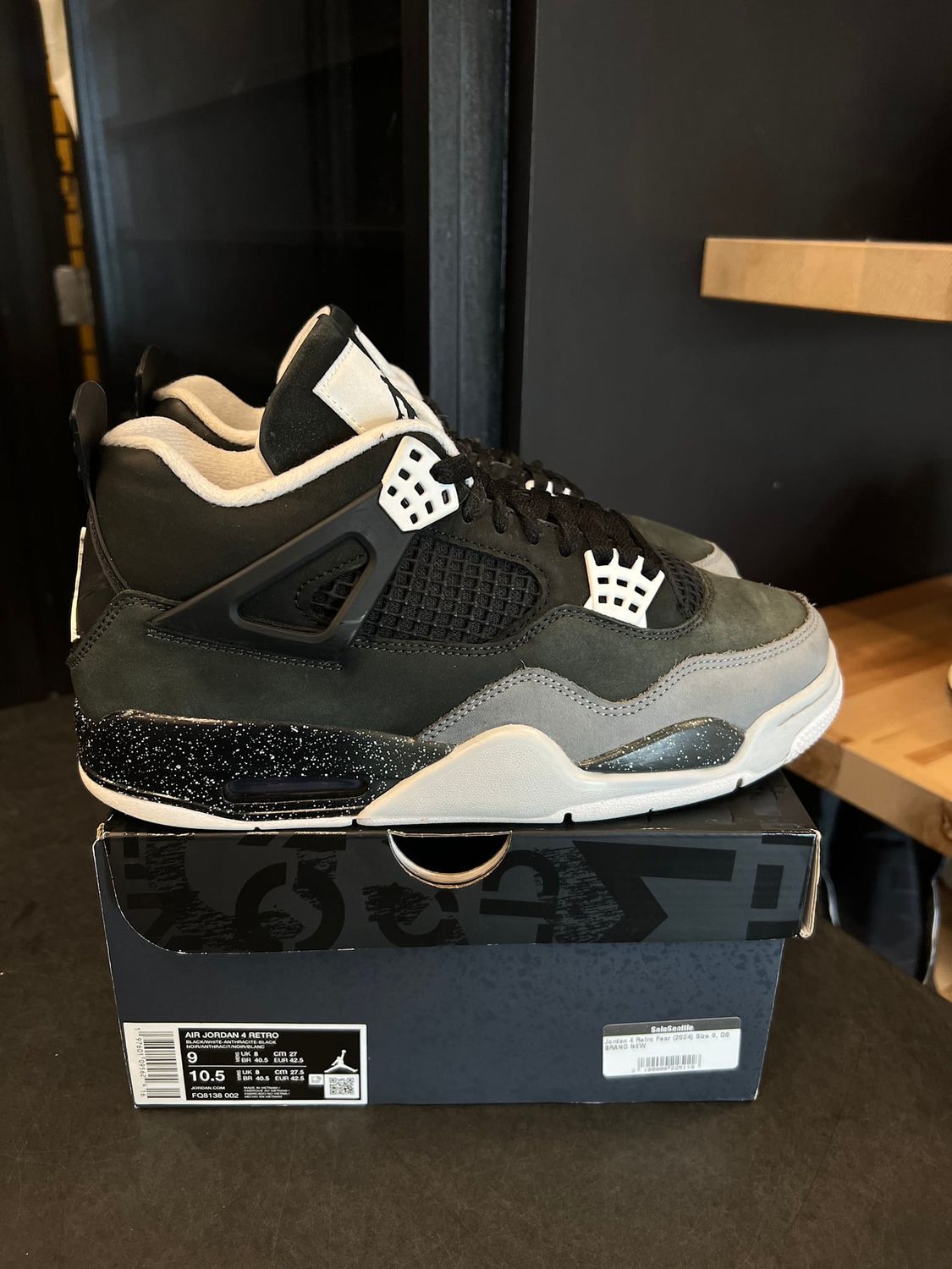 Jordan 4 Retro Fear (2024) Size 9, PREOWNED