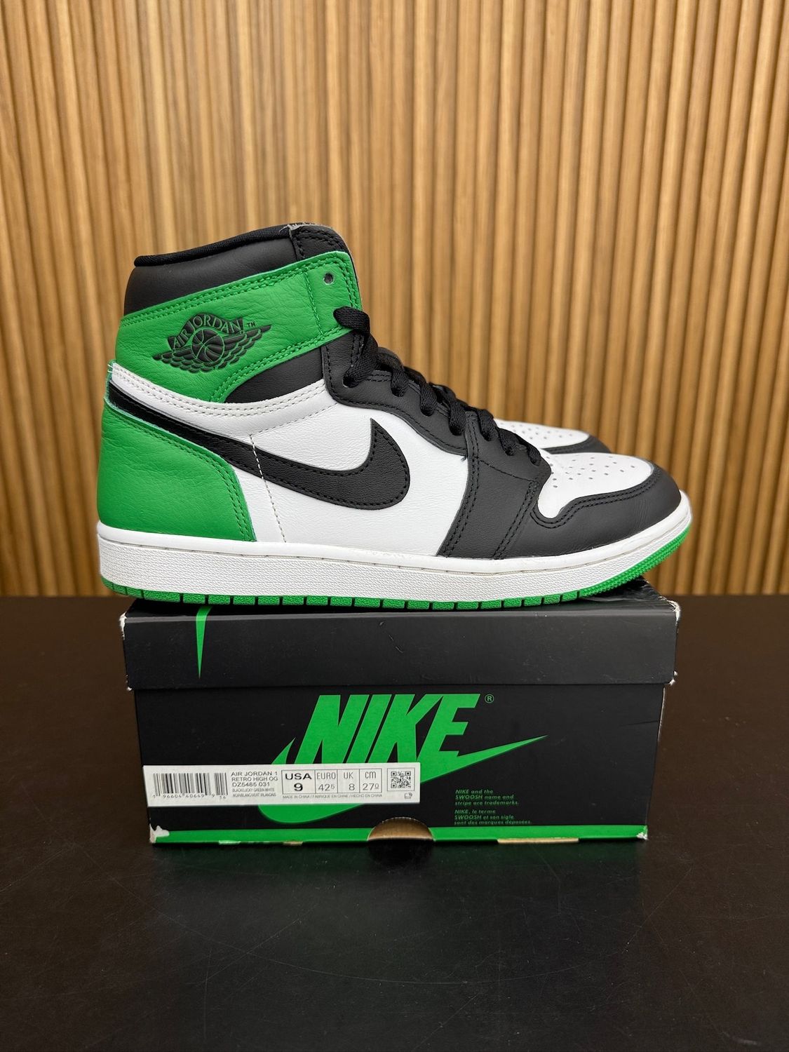 Jordan 1 Retro High OG Lucky Green Size 9, PREOWNED