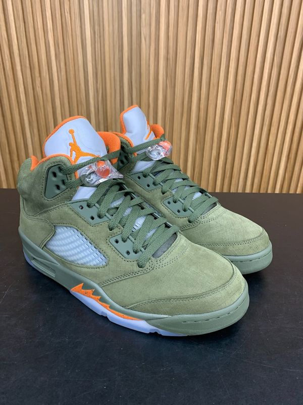Jordan 5 Retro Olive (2024) Size 9, PREOWNED NO BOX*