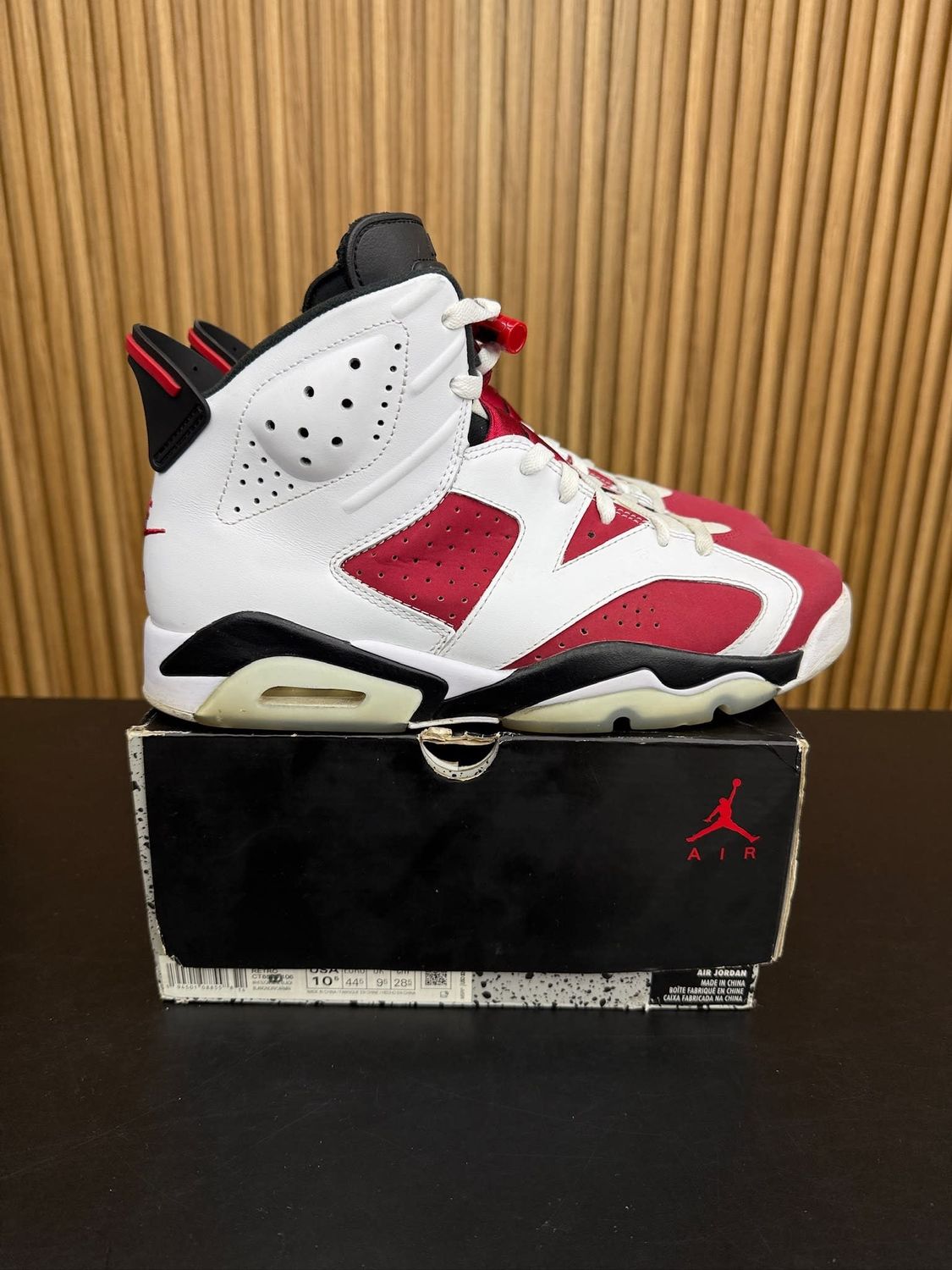 Jordan 6 Retro Carmine (2021) Size 10.5, PREOWNED DAMAGED LID*