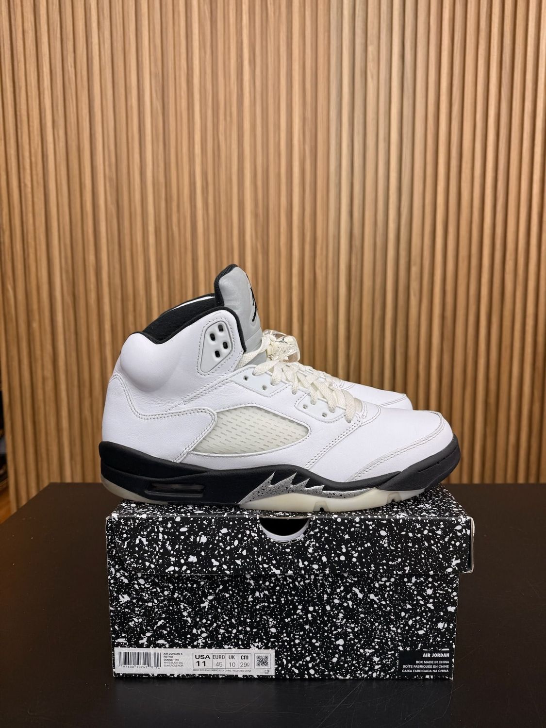 Jordan 5 Retro Reverse Metallic Size 11, PREOWNED*