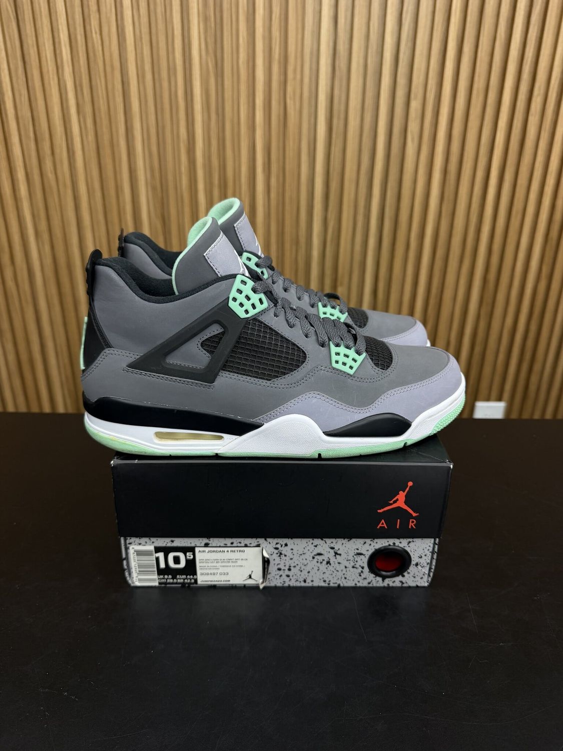 Jordan 4 Retro Green Glow Size 10.5, PREOWNED*