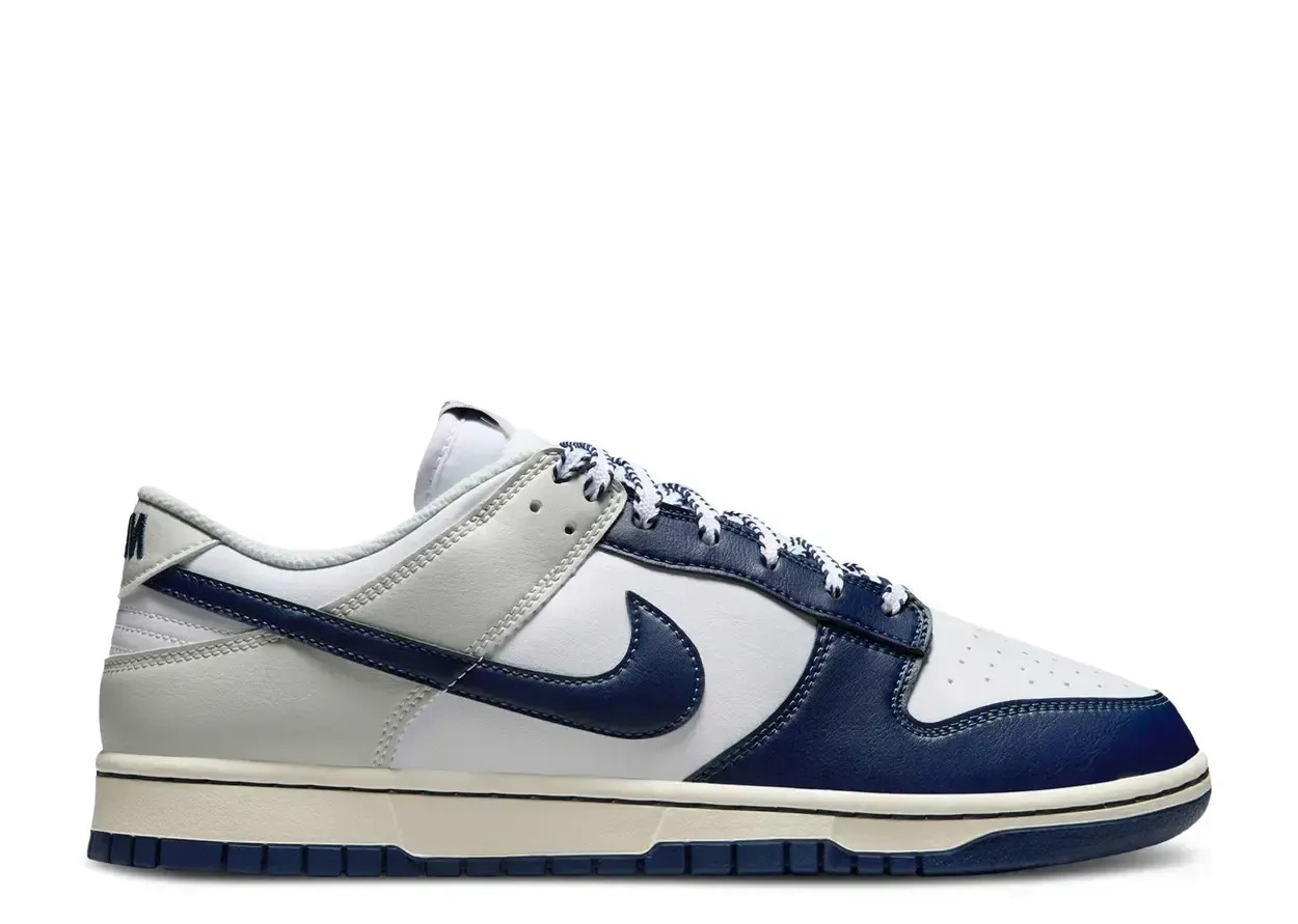 Nike Dunk Low New York Yankees Size 8.5, DS BRAND NEW*