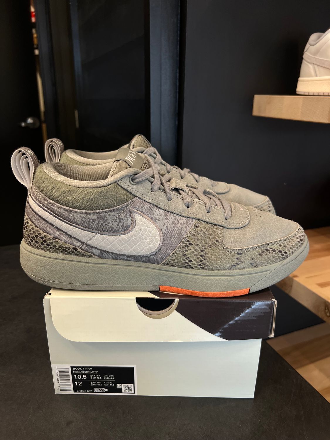 Nike Book 1 Premium Hike Size 10.5, PREOWNED