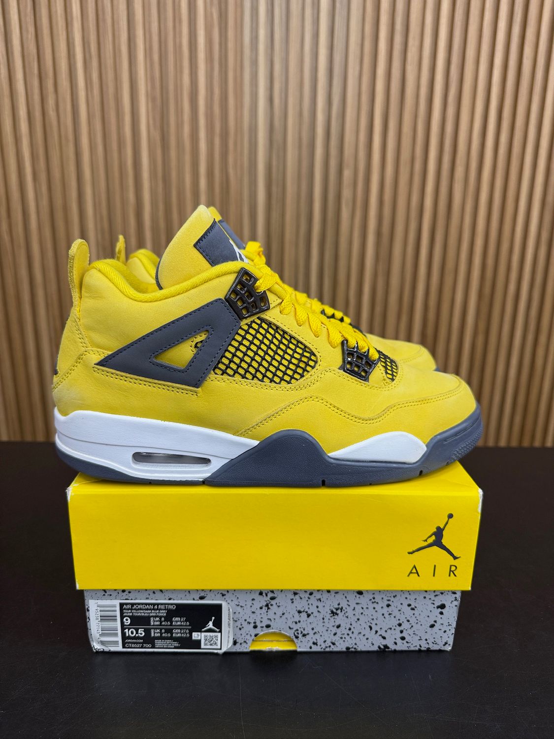 Jordan 4 Retro Lightning (2021) Size 9, PREOWNED