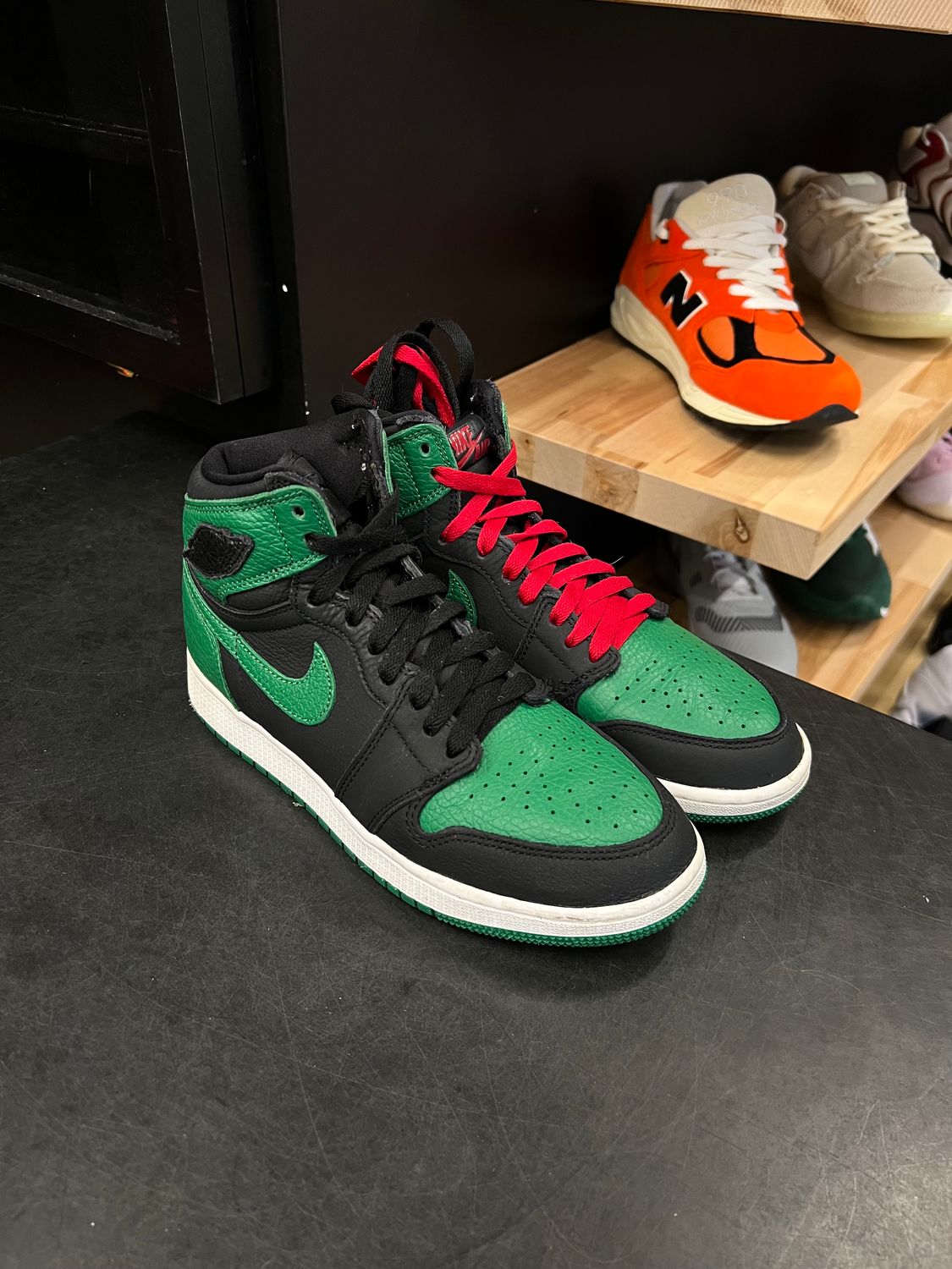 Jordan 1 Retro High Pine Green Black (GS) Size 5.5, PREOWNED