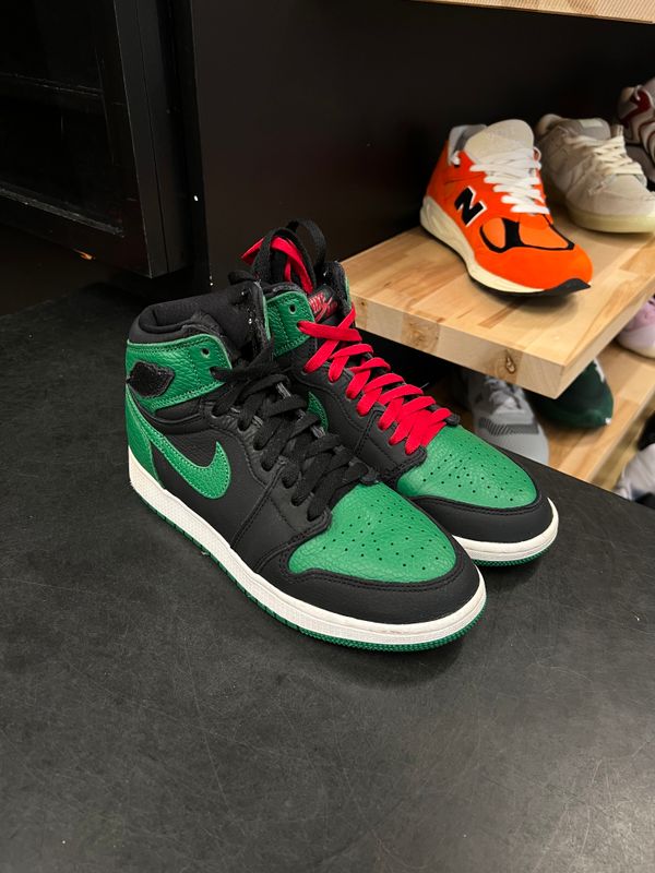 Jordan 1 Retro High Pine Green Black (GS) Size 5.5, PREOWNED