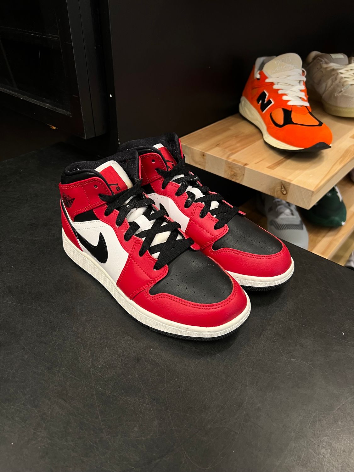 Jordan 1 Mid Chicago Black Toe (GS) Size 5.5, PREOWNED