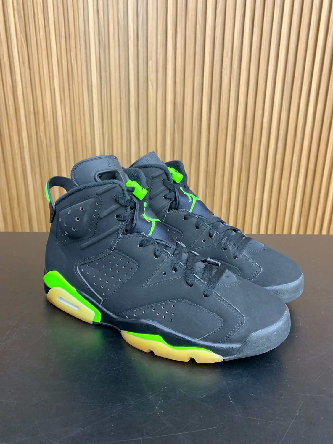 Jordan 6 Retro Electric Green Size 10.5, PREOWNED NO BOX*