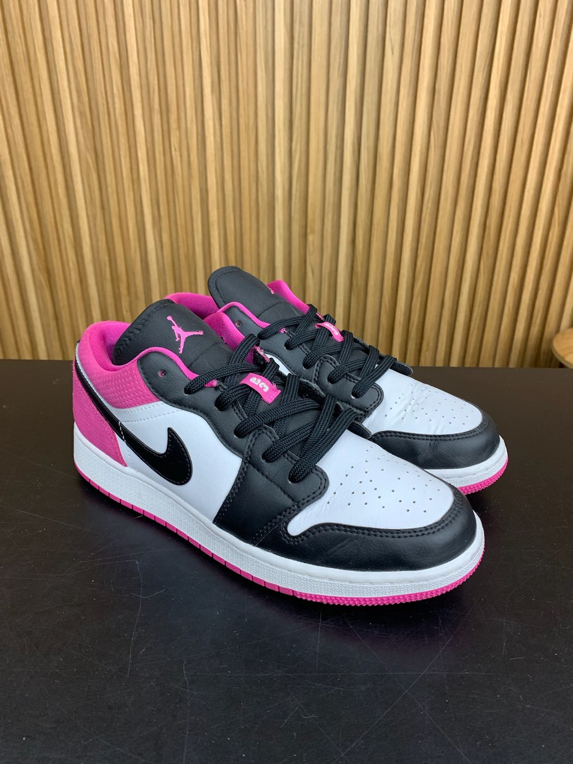 Jordan 1 Low Black Active Fuchsia (GS) Size 7Y, PREOWNED NO BOX