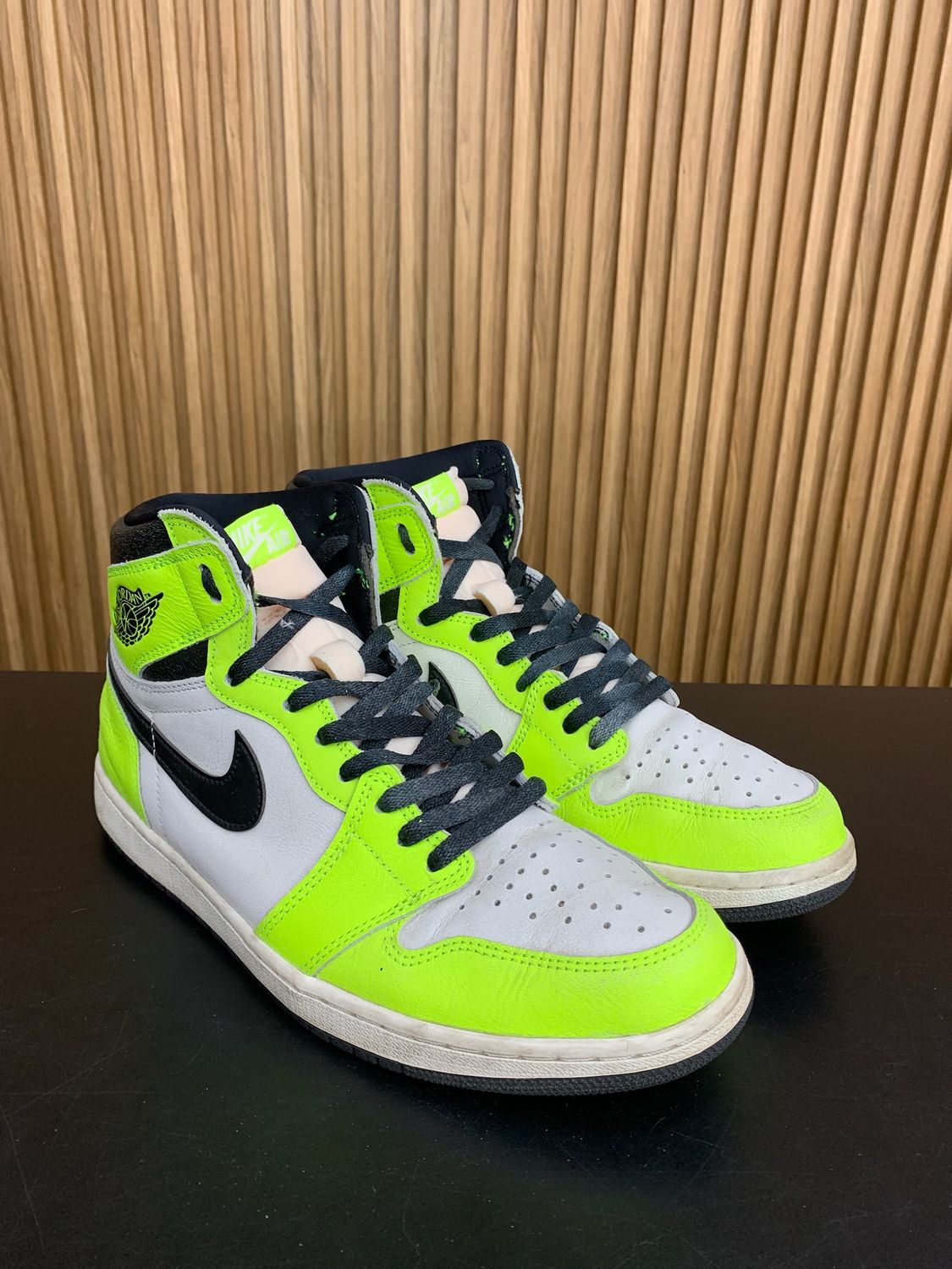 Jordan 1 Retro High OG Visionaire Size 11, PREOWNED NO BOX*
