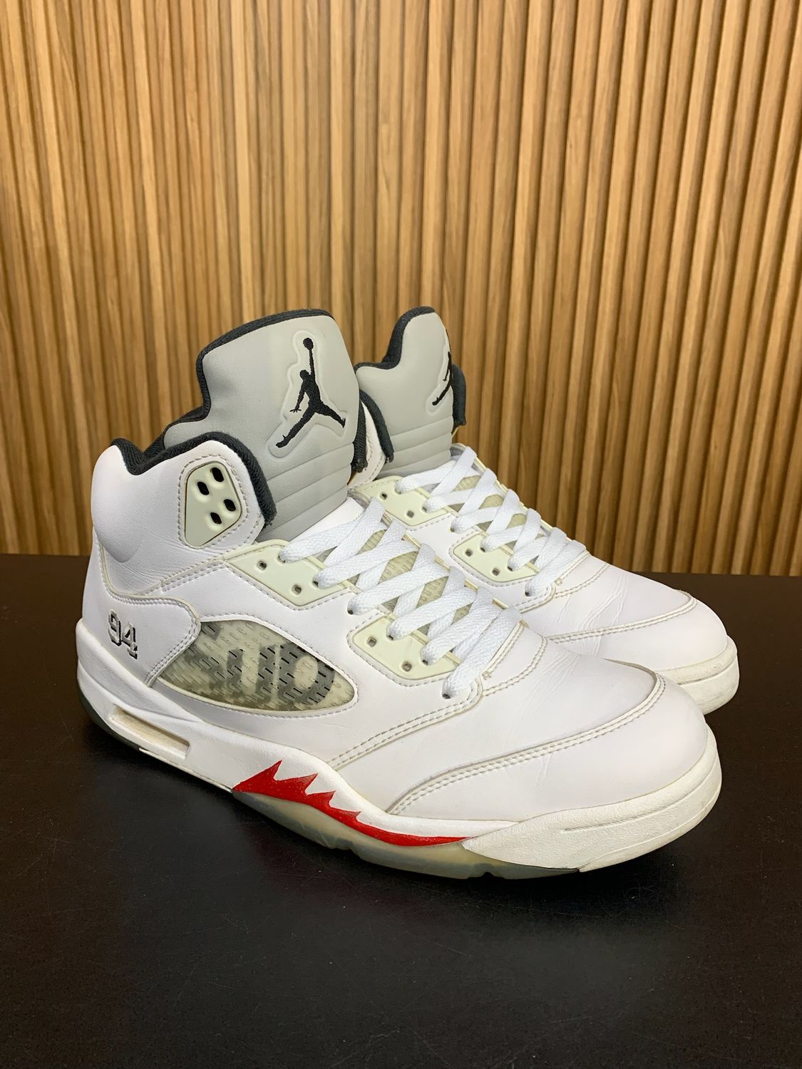 Jordan 5 Retro Supreme White Size 10.5, PREOWNED NO BOX*