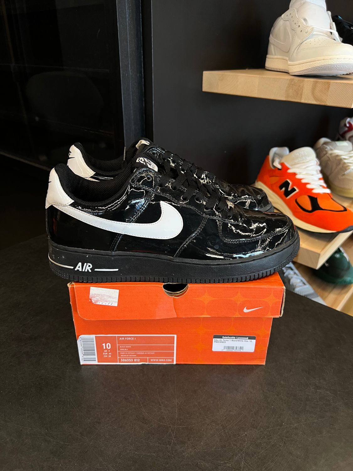 Nike Air Force 1 Black/White Size 10, PREOWNED