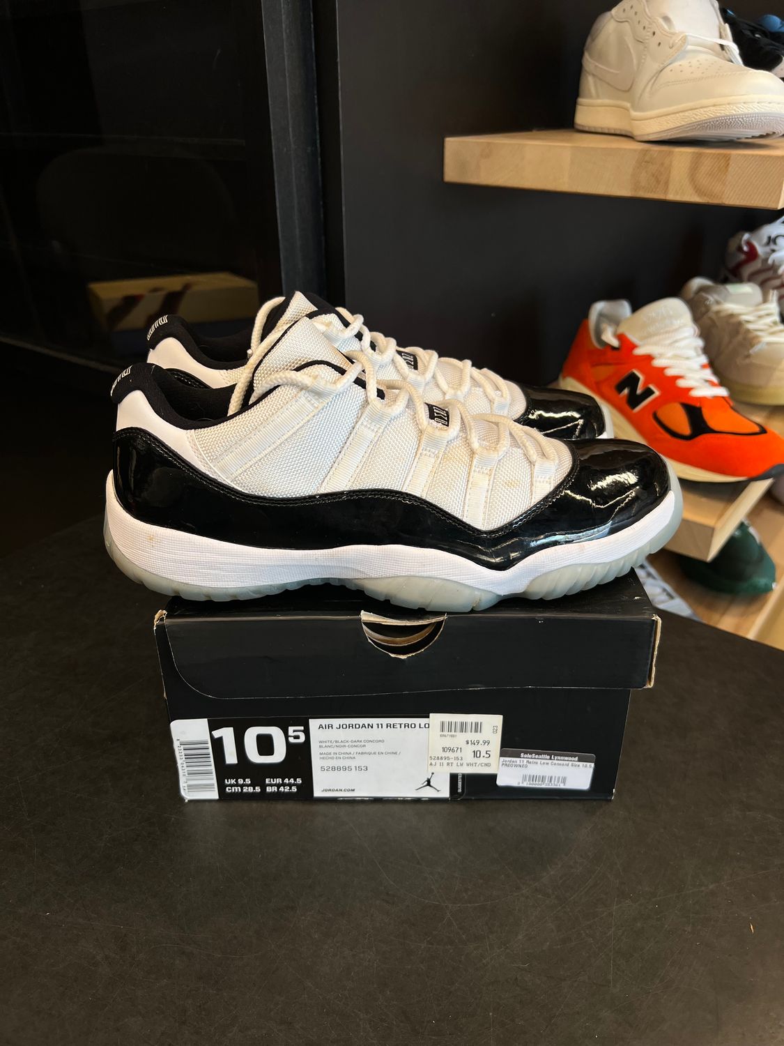 Jordan 11 Retro Low Concord Size 10.5, PREOWNED